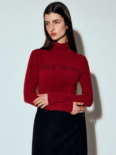 NICOLE Pintuck Line Turtleneck Top () - NICK&NICOLE - Modalova