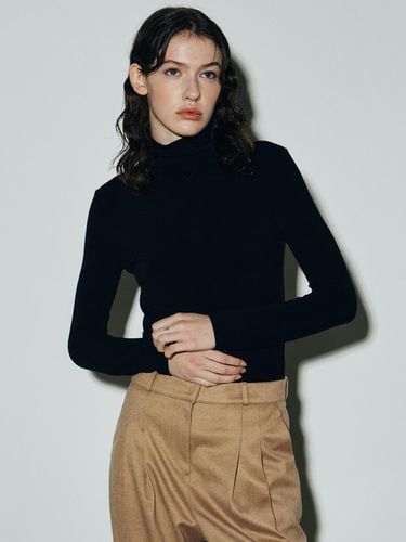 Daily Blend Turtleneck Top (Black) - NICK&NICOLE - Modalova