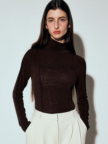 NICOLE Pintuck Line Turtleneck Top () - NICK&NICOLE - Modalova