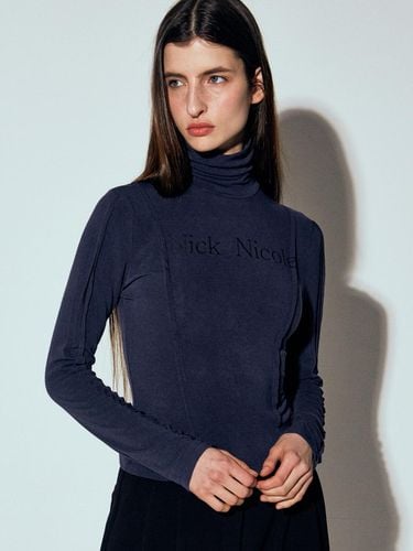 NICOLE Pintuck Line Turtleneck Top () - NICK&NICOLE - Modalova