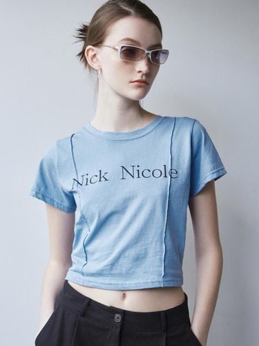 Pintuck Cropped T-shirt - NICK&NICOLE - Modalova