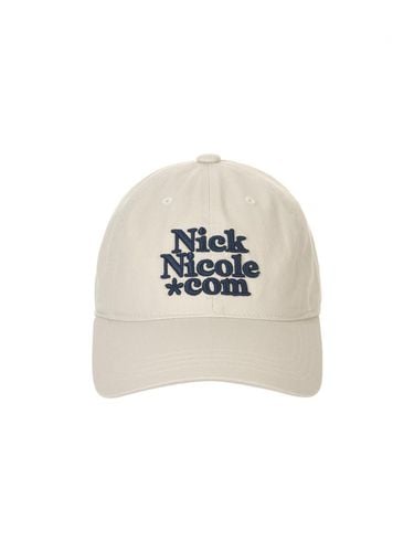 NN Dotcom Signature Ball Cap _ Real White - NICK&NICOLE - Modalova