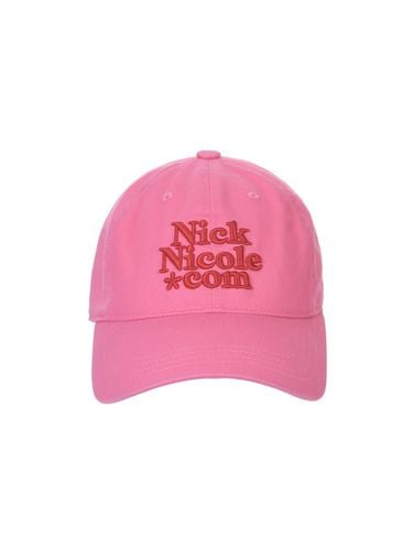 NN Dotcom Signature Ball Cap _ Deep Pink - NICK&NICOLE - Modalova