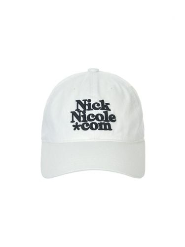 NN Dotcom Signature Ball Cap _ White - NICK&NICOLE - Modalova