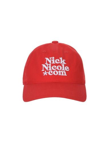 NN Dotcom Signature Ball Cap _ Red - NICK&NICOLE - Modalova