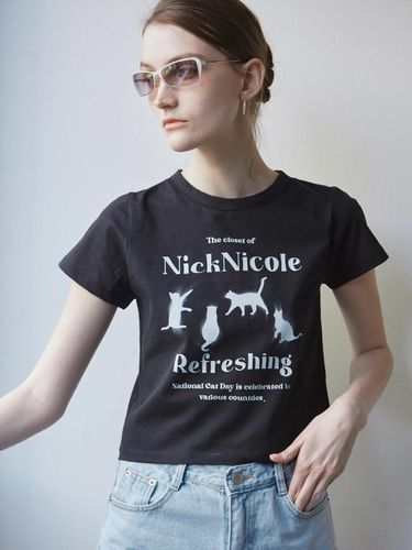 Cat Refreshing Cropped T-shirt - NICK&NICOLE - Modalova