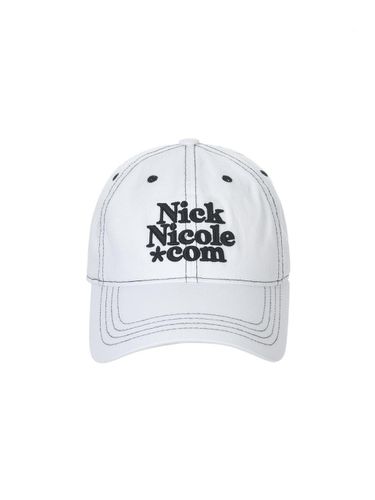 NN Dotcom Signature Denim Stitch Ball Cap _ White - NICK&NICOLE - Modalova