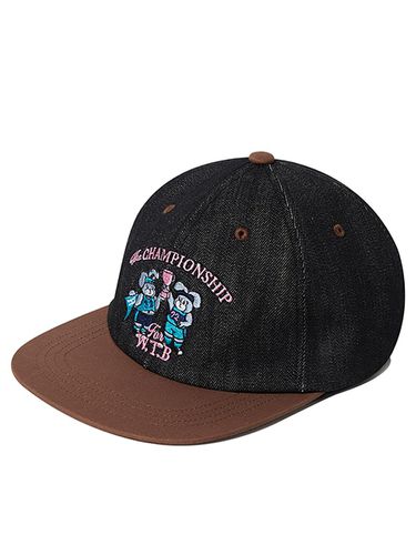 Witty Graphic Denim Ball Cap_Blue - KIRSH - Modalova