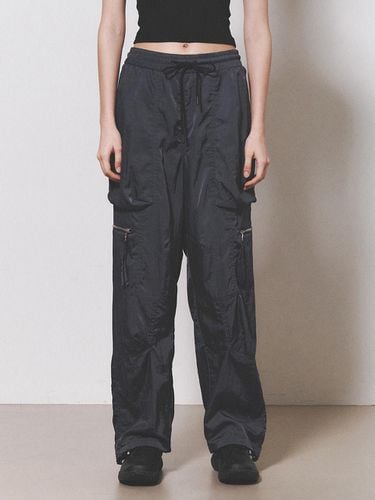 Cargo Pocket Wide Jogger Pants_Charcoal - NUAKLE - Modalova