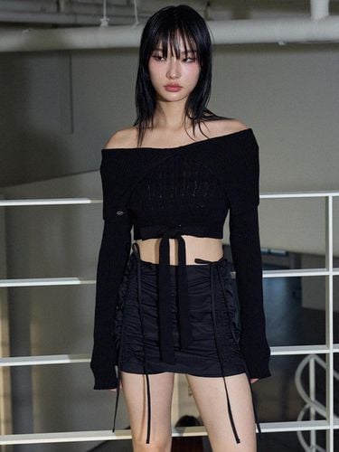 Off Shoulder Twisted Knit_Black - ITOV SEOUL - Modalova