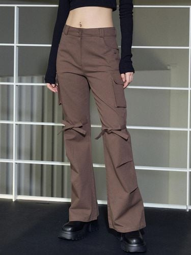 Ribbon Cargo Pants_Brown - ITOV SEOUL - Modalova