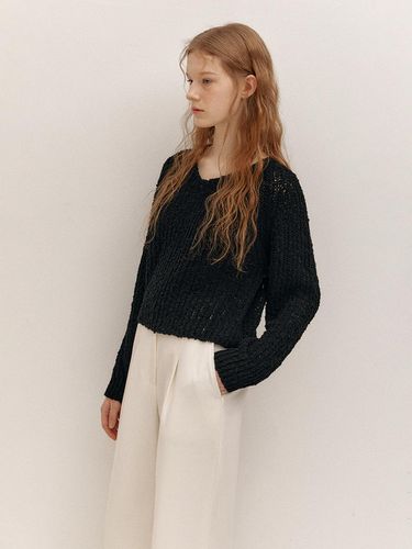 V-U Neck Knit Pullover (Black) - AVA MOLLI - Modalova