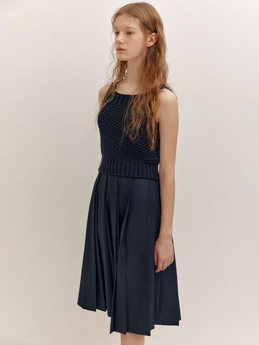 Classic Pleated Midi Skirt (D/Navy) - AVA MOLLI - Modalova