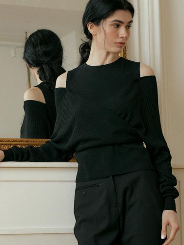 Comos 1069 Ribbed Cross Off-shoulder Knit_Black - ourcomos - Modalova