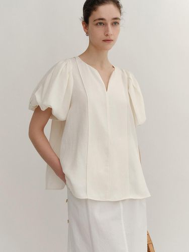 Volume Blouse_Off White - KINDERSALMON - Modalova