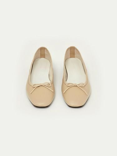 Marais Ribbon Leather Flat_Beige - KINDERSALMON - Modalova