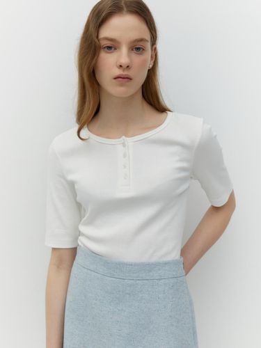 Henley Neck T-Shirt (White) - DEPOUND - Modalova