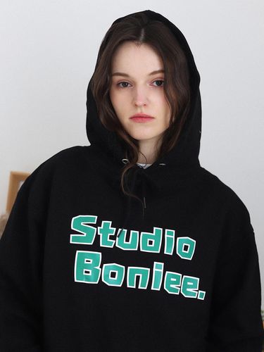 Block Typo Graphic Over Hoodie_Black - BONIEE - Modalova