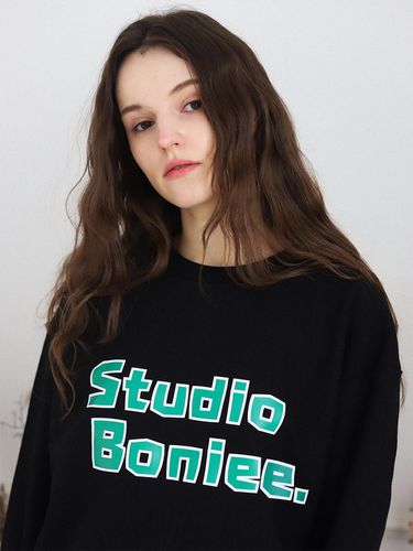 Block Typo Graphic Over Sweatshirt_Black - BONIEE - Modalova