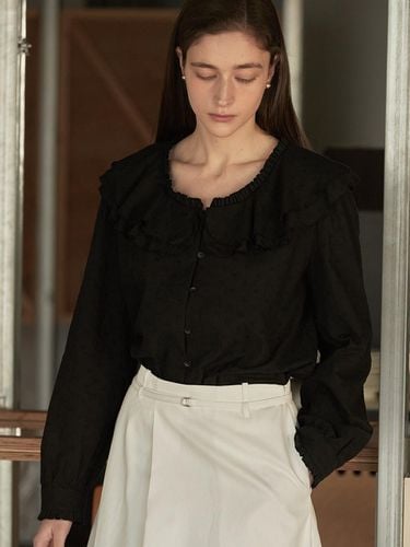 Flower Ruffled Neck Blouse - Black - BEMUSE MANSION - Modalova