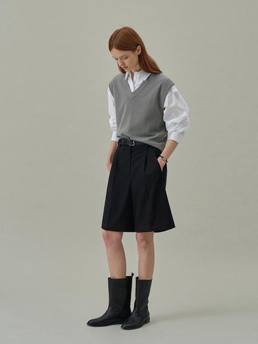 Single Pleated Bermuda Shorts - Lamerei - Modalova