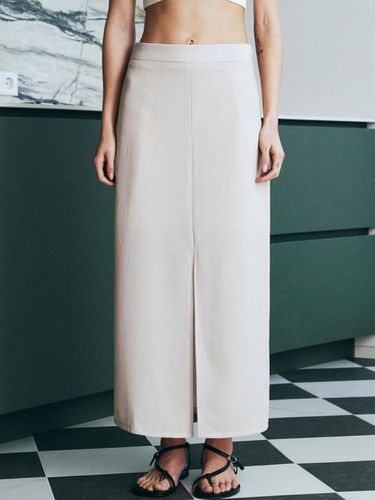 Minimal Slit Long Skirt (Beige) - Neev - Modalova