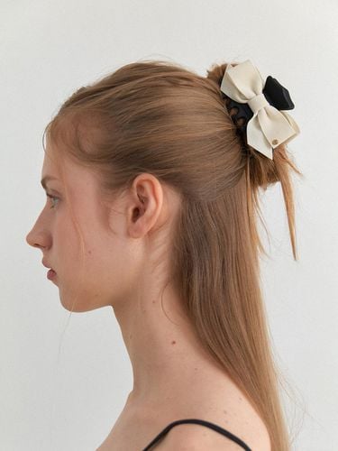 Suede Ribbon Hair Clip_Matte - OVLA - Modalova