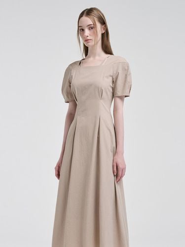 Square Strap Pintuck Dress, Beige - ETMON - Modalova