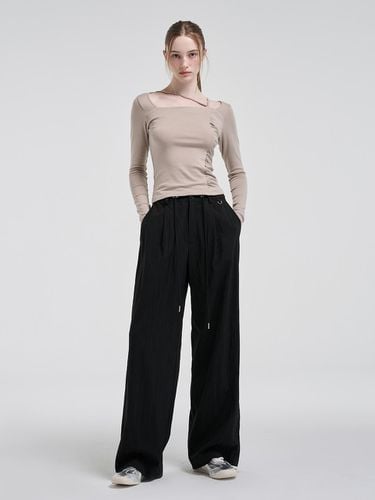 String Pintuck Nylon Pants, Black - ETMON - Modalova