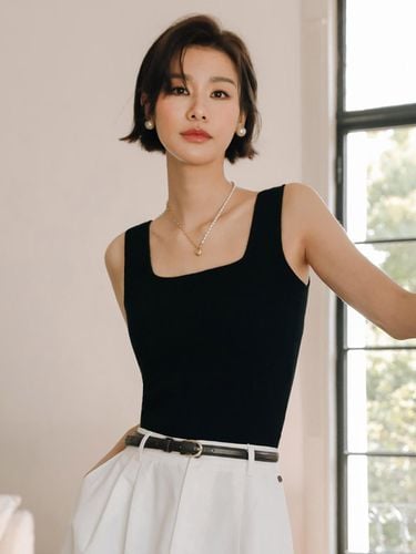 Daily Round Neck Sleeveless Top - LANGSON - Modalova