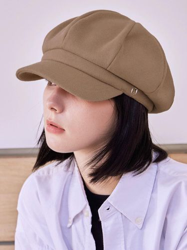 VA Square Stud Wool Newsboy Cap_Beige - VARZAR - Modalova