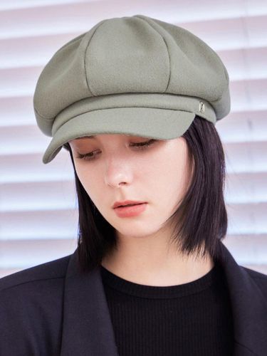 VA Square Stud Wool Newsboy Cap_Green - VARZAR - Modalova