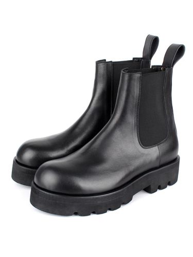 Bold Round Toe Chelsea Boots - DAVID STONE - Modalova