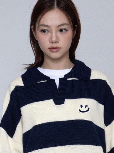 Drawing Smile Stripe Collar Knit Top - GRAVER - Modalova