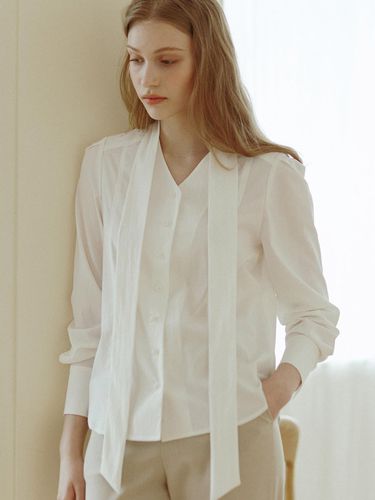 V-neck Tie Blouse (Off White) - NONLOCAL - Modalova