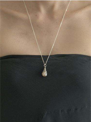 Oriie Perfume Bottle Necklace - A BIT MOR - Modalova