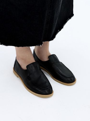 Soft Modern Loafer_Black - MOL:pin - Modalova