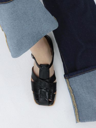 Sum Fisherman Flat Loafer_Black - MOL:pin - Modalova