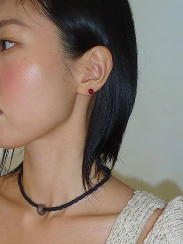 Color Onyx Stud Earring - A BIT MOR - Modalova