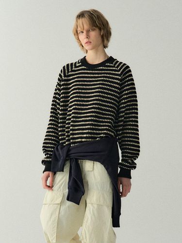 Round Neck Stripe Sweater Black - EZIO - Modalova