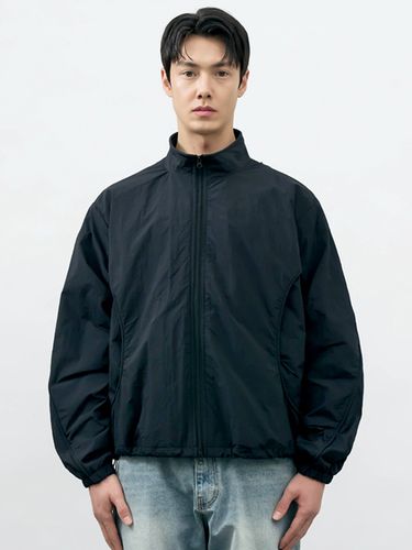 Curved Cutting Windbreaker_Black - INDUST - Modalova