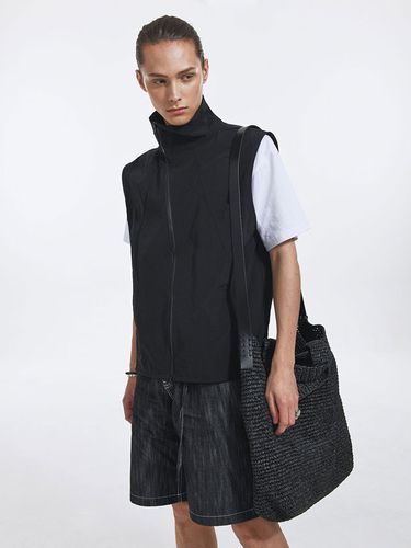 Armor High Neckline Nylon Vest_Black - WEST GRAND BOULEVARD - Modalova