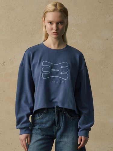 Sketch Oversized Cropped Sweatshirt_Ash Blue - WEST GRAND BOULEVARD - Modalova