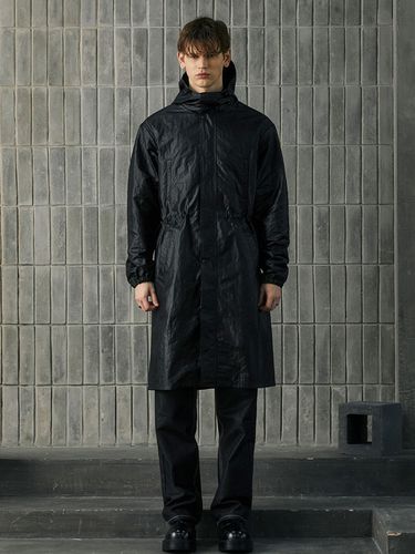 Glossy Coated Nylon Hooded Trench Coat_Black - WEST GRAND BOULEVARD - Modalova