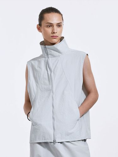 Armor High Neckline Nylon Vest_Fog Gray - WEST GRAND BOULEVARD - Modalova