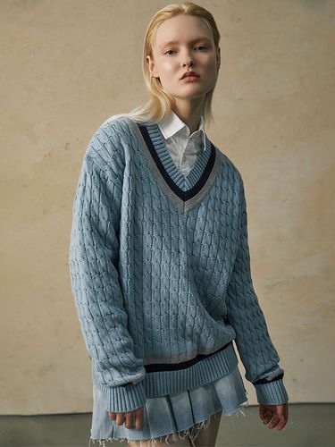 Oversized V-neck Cricket Knit Sweater_Baby Blue - WEST GRAND BOULEVARD - Modalova