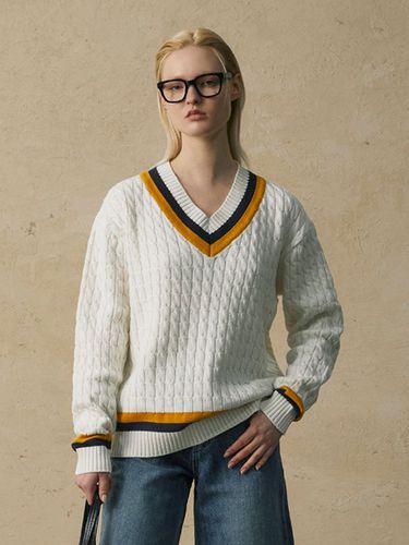 Oversized V-neck Cricket Knit Sweater - WEST GRAND BOULEVARD - Modalova