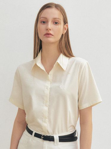 Wrinkle Free Short Sleeve Cropped Shirt - CITYBREEZE - Modalova