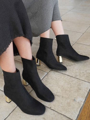 Gold Ring Suede Ankle Boots - halte allez - Modalova