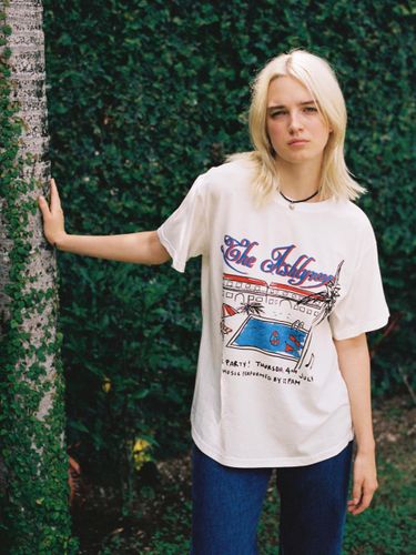 POOL PARTY T SHIRT - THE ASHLYNN - Modalova